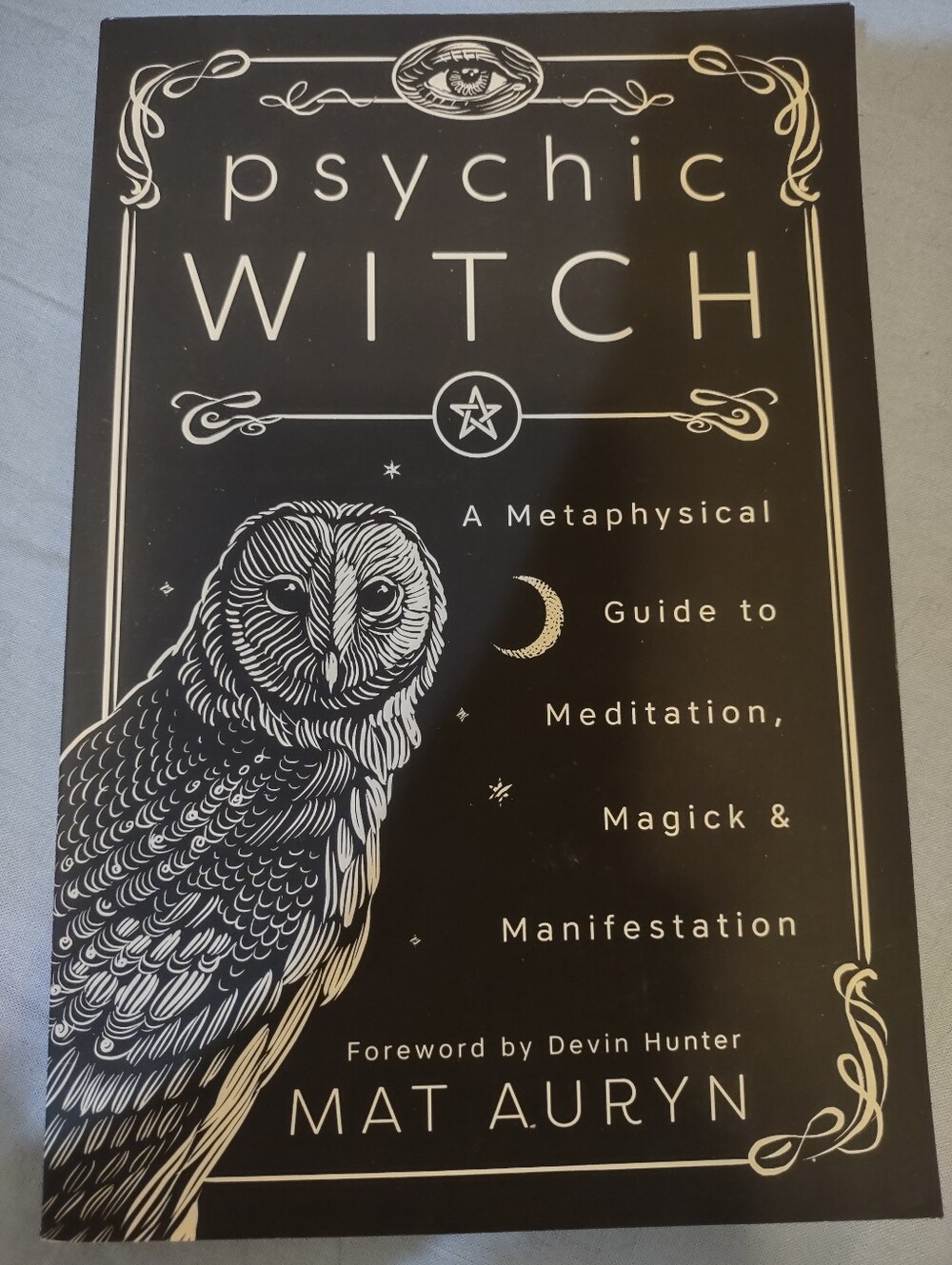 Psychic Witch by Mat Auryn - Black & White Metaphysical Guide